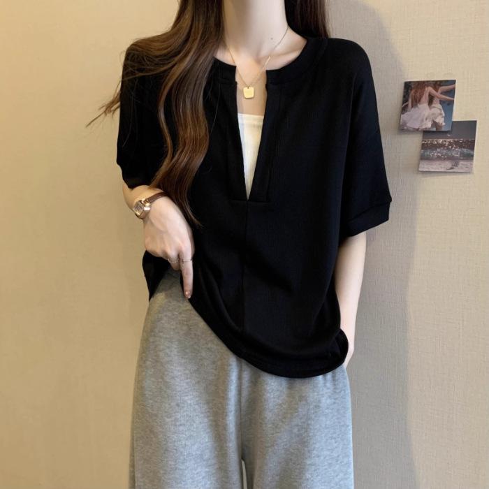 Two Large-sized Fake V-neck Short-sleeved T-shirts for Women, A Loose and Short Top That Can Cover The Belly and Make One Look Slimmer in Summer