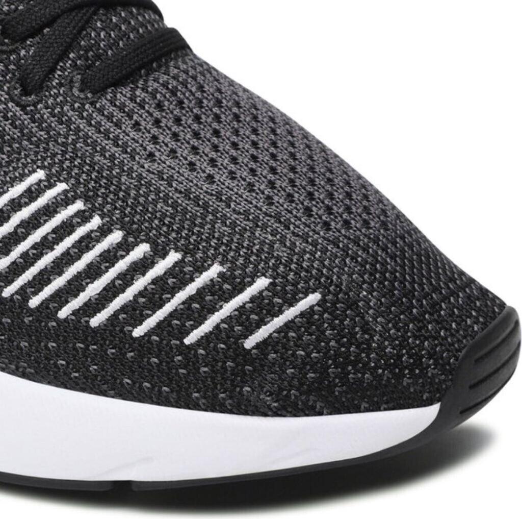 Кроссовки Adidas Swift Run 22 основной черный/облачный белый/серый пять