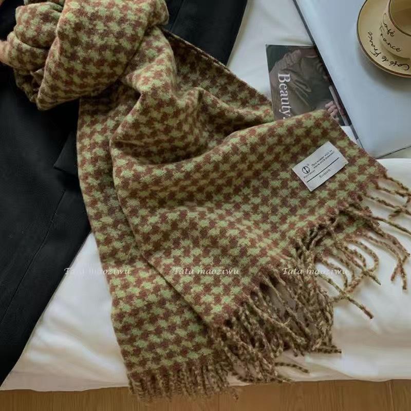 Contrasting color grid scarf women's winter Japanese retro grid scarf warm couple knitted scarf fringed shawl dual-purpose