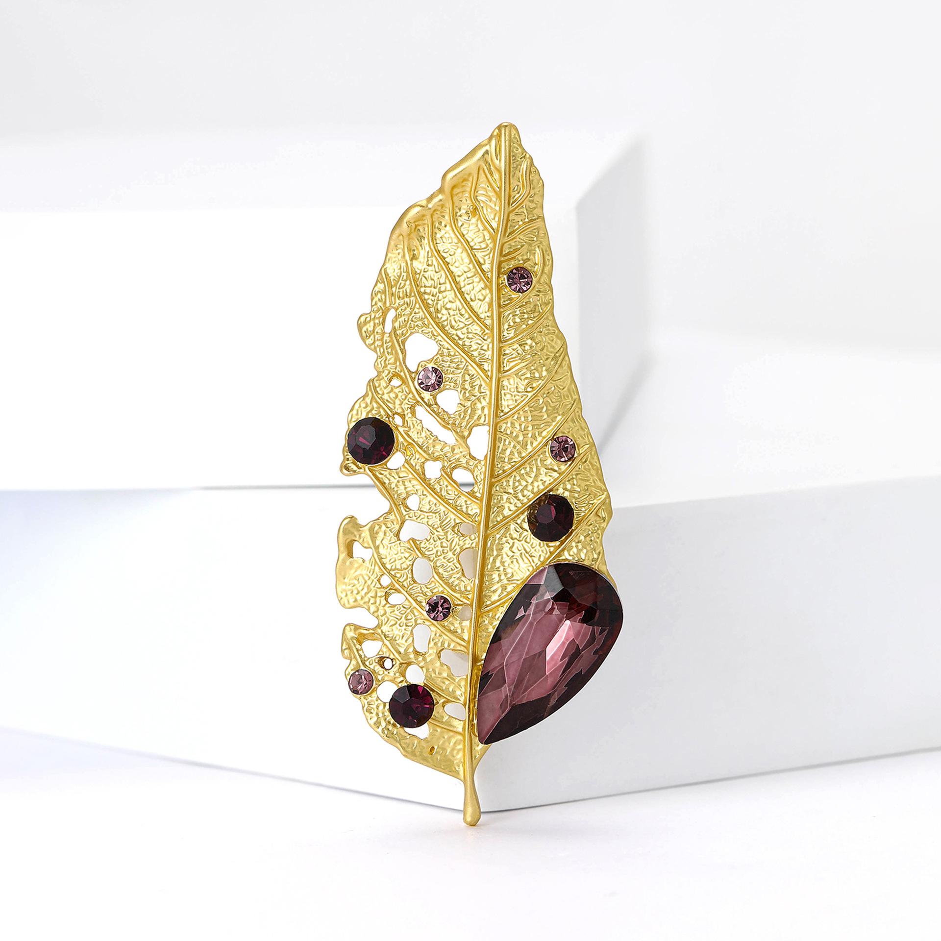 

Crystal Leaf Badge for Women Unisex Wormholes Leaves Plants Party Office Brooch Pins Gifts золотий