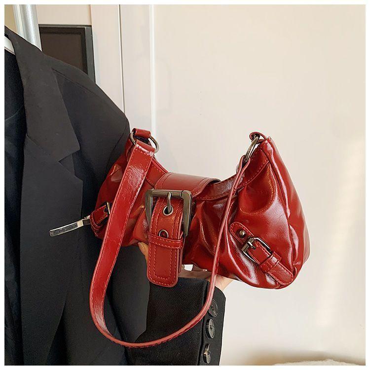 

Minimalist Trendy New Pleated Solid-color Shoulder Bag, High-quality Large-capacity Casual PU Underarm Small Square Women s Bag красный