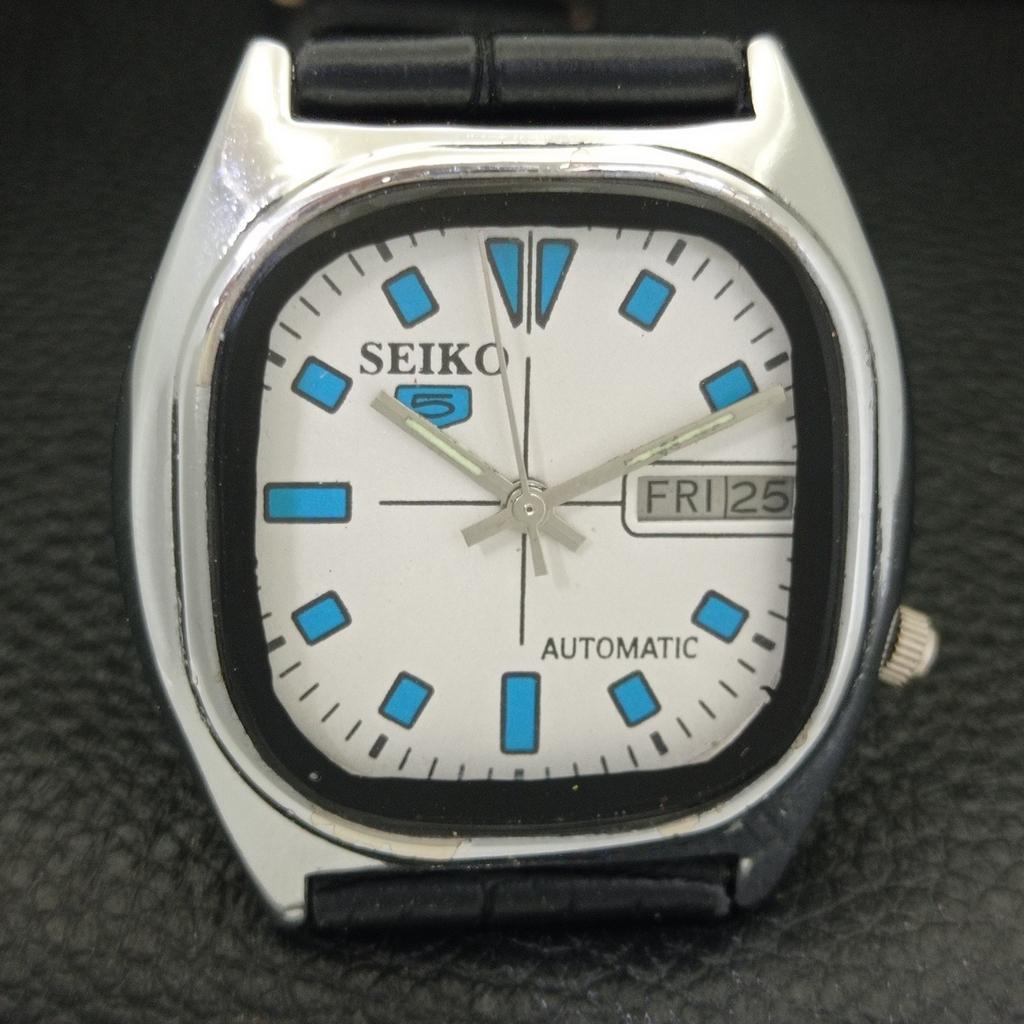 Seiko 5 AUTOMATIC VINTAGE JAPAN 7009A MENS WHITE COLOR DIAL WATCH A702103-5 R208-a702103