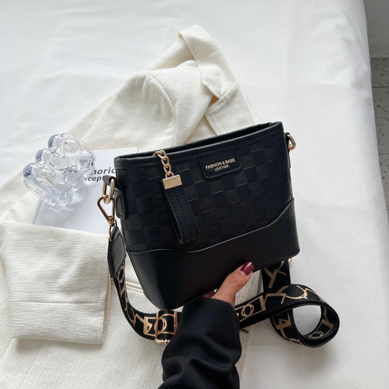 Popular bags women's autumn new trendy fashion broadband shoulder messenger bag stray bag