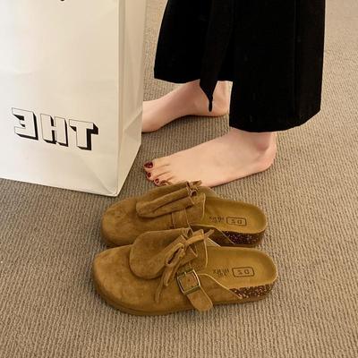 A Lazy Woman In Baotou Wearing A Pair of Retro Lazy Boken Shoes In Spring and Summer