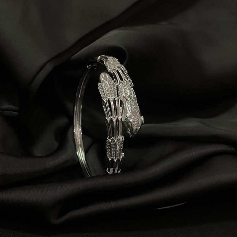 Luxury Overweight Full Diamond Zircon Green Eyes Leopard Opening Bracelet Series Banquet Accessories High-End Personality Bracelet