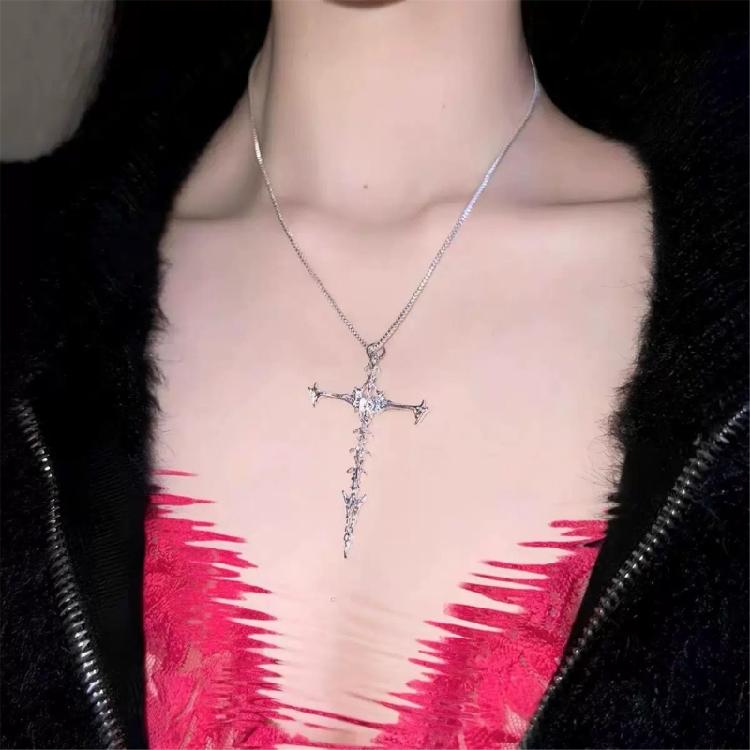Edgy Crucifix Pendant Necklace Modern Street Wear Neck Jewelry Alloy Collarbone Neck Chain For Everyday Wear