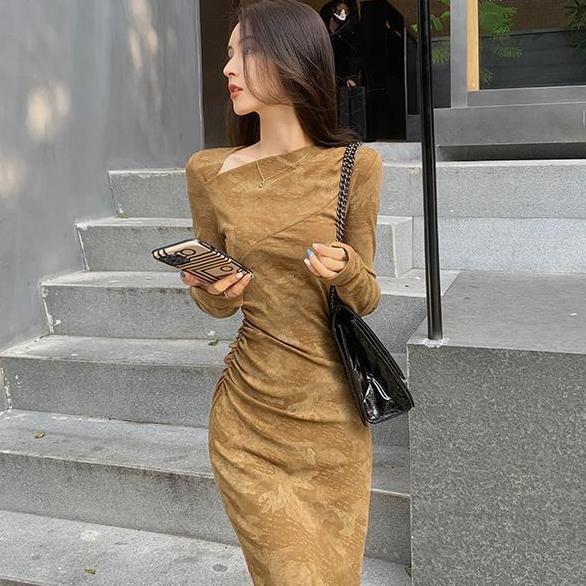 

Женское 2024 Весна Корейский стиль Ретро Легкая роскошь Светская львица Элегантное Высококлассное Приталенное Платье-основа с длинным рукавом 2XL темно-коричневого