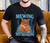 Mewing Katze Meme T-Shirt und Kinder T-Shirt: Lustiges Internet-Humor Grafik-T-Shirt
