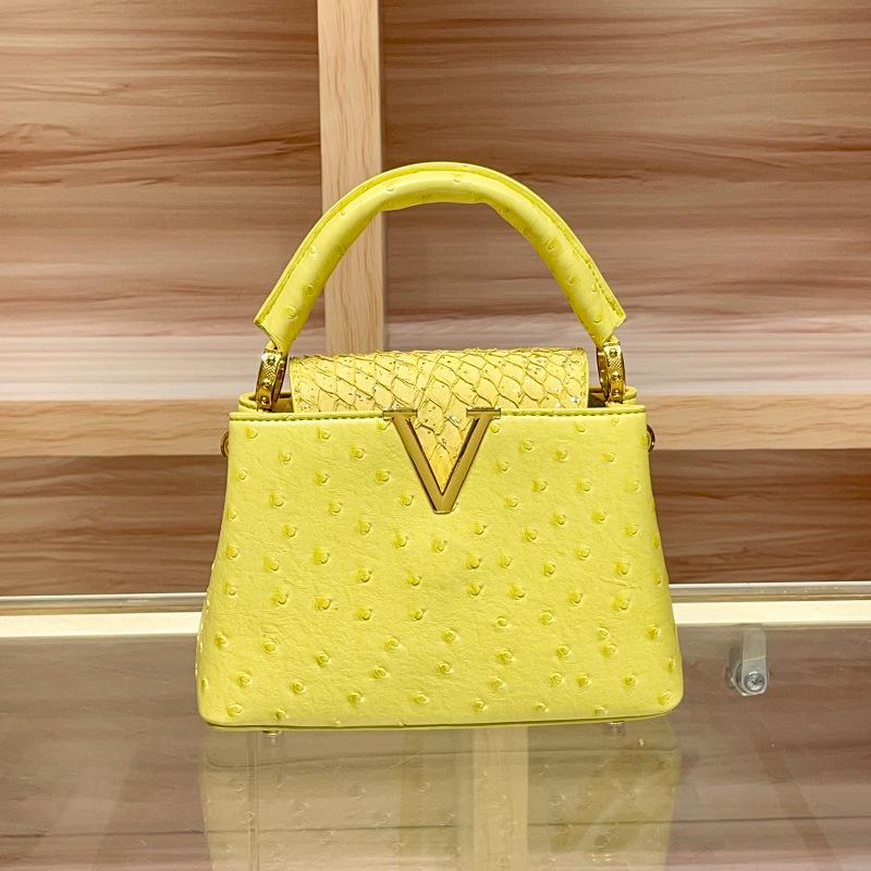 2025 Dámská luxusní crossbody kabelka přes rameno z pravé kůže s pštrosím vzorem