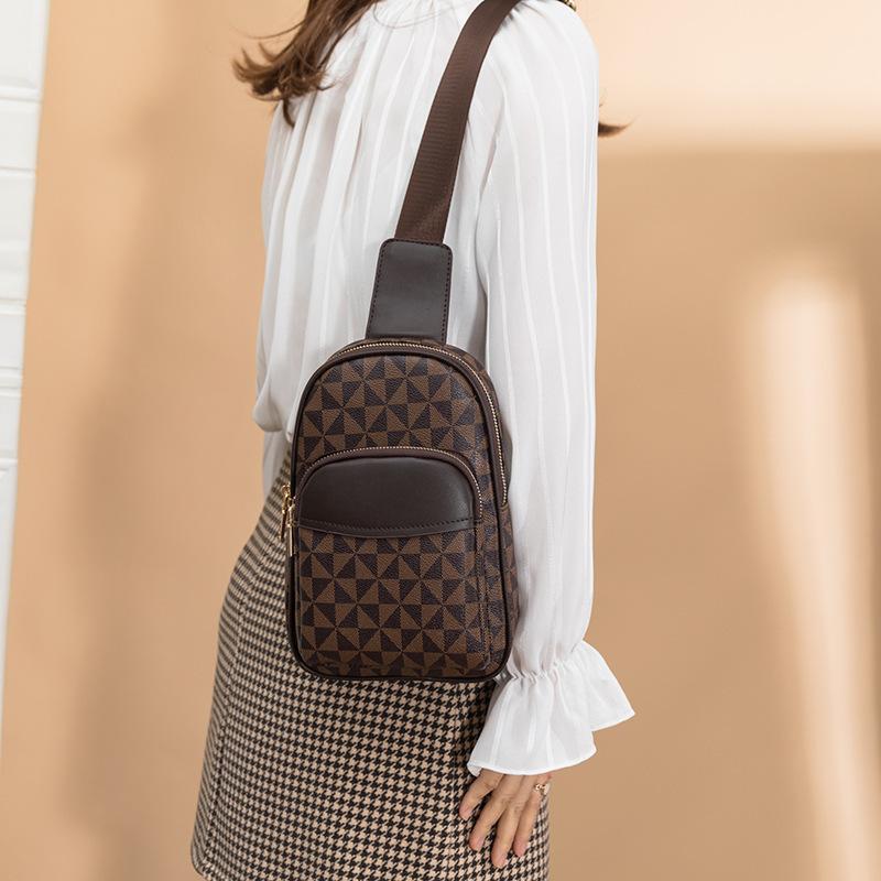 Fashionable Printed Chest Bags Are Often Used for Both Men and Women In Summer. Men Wear Single-shoulder Off-the-shoulder Chest Bags