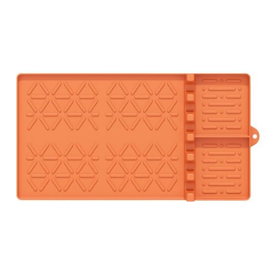 Silicone Grill Mat Heat-Resistant Multi-Slot Tool Organizer for BBQ Grilling Non-Slip Food-Grade Side Shelf Pad with Grease Drip Tray Dishwasher Safe