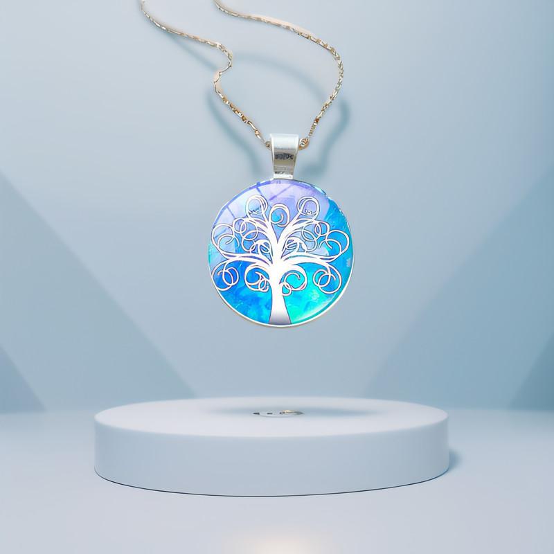 Elegant Tree Pattern Pendant Necklace In Vintage Silver Color With Classic Glass Cabochon