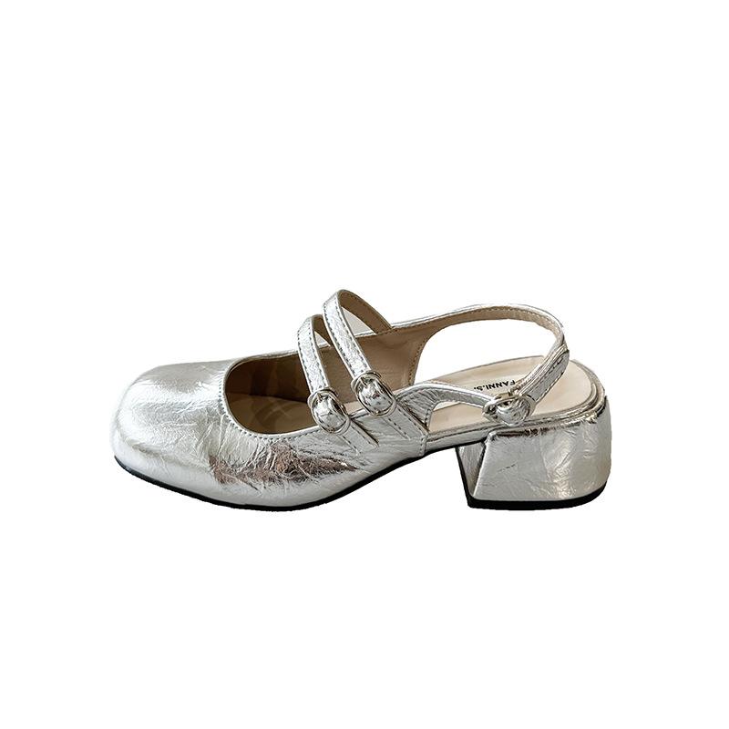 Square head single shoes women's spring 2025 new French evening breeze flat bottom shallow mouth with skirt Mary Jane small leather shoes