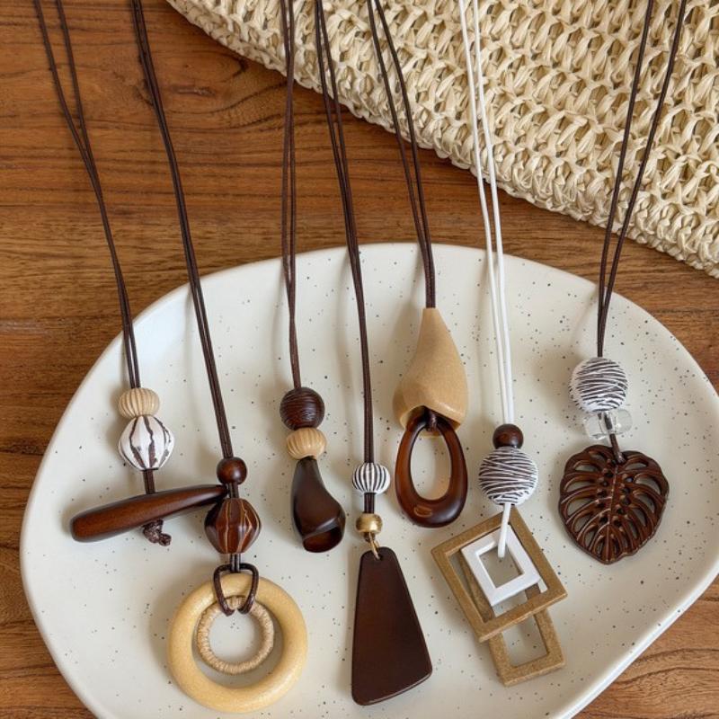 Bohemian Long Wood Pendant Necklace Handmade Vintage Ethnic Design For Daily Wear Vacation Casual Outfits