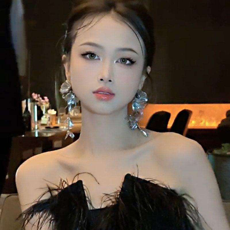 Niche Style Paris Rose Exaggerated to Make round Face Thin-Looked Female Flowers