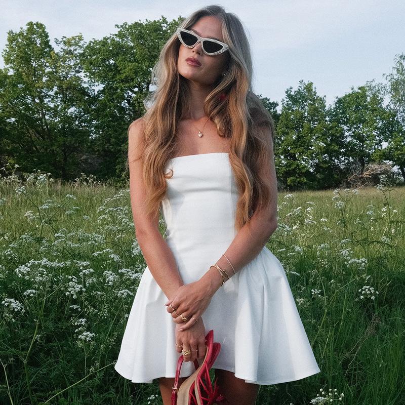 

Летнее женское однотонное элегантное платье с юбкой на груди и высокой талией в складку M белый