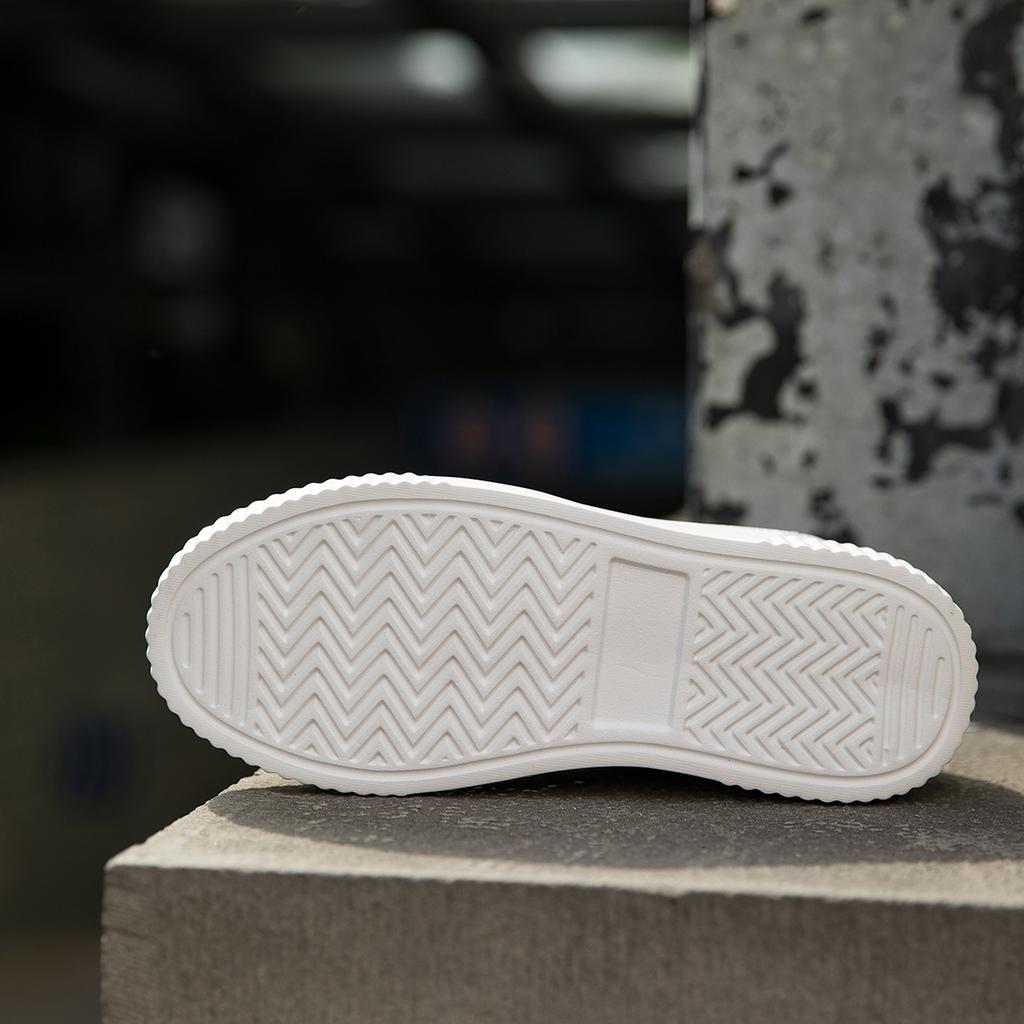 White Women's Casual Skateboard Sneakers Fashionable Outdoor Walking Tennis Shoes for Men And Women Sports Running Footwear