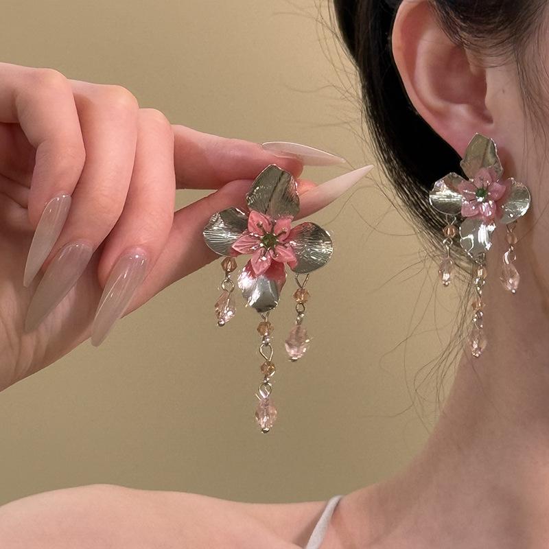 Resin flower glass bead fringed earrings fashion exquisite light luxury stud earrings high sense temperament personalized earrings