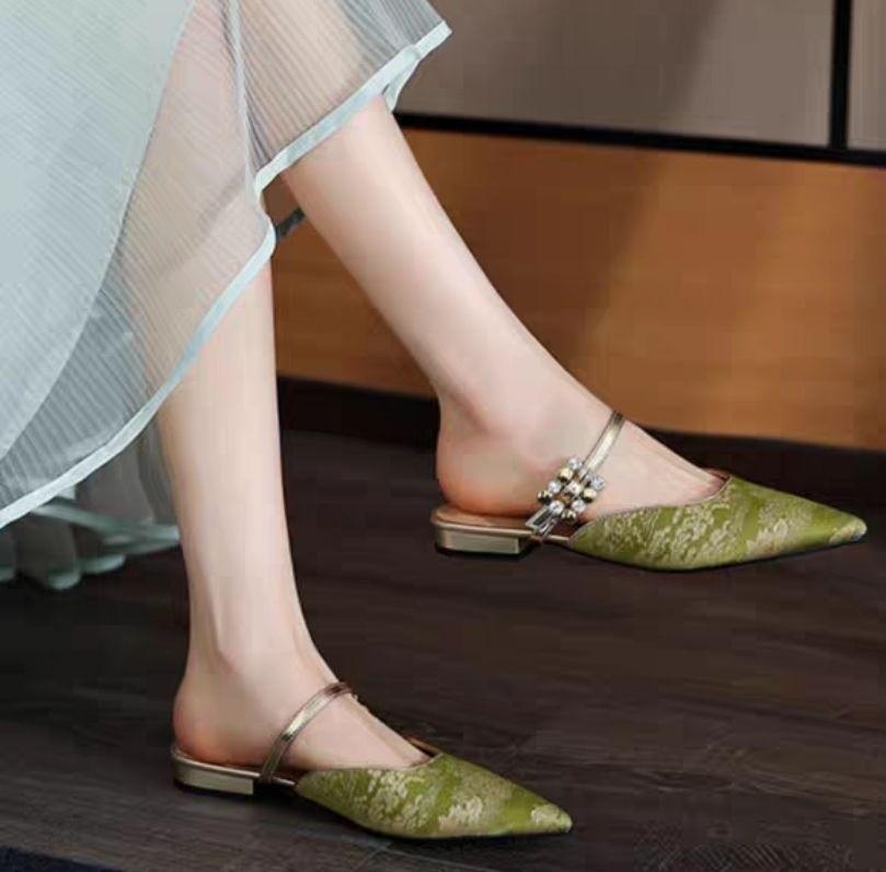 Chinese Style Textured Water Drill Flat Sandals With Jacquard Design For Adult Casual Wear