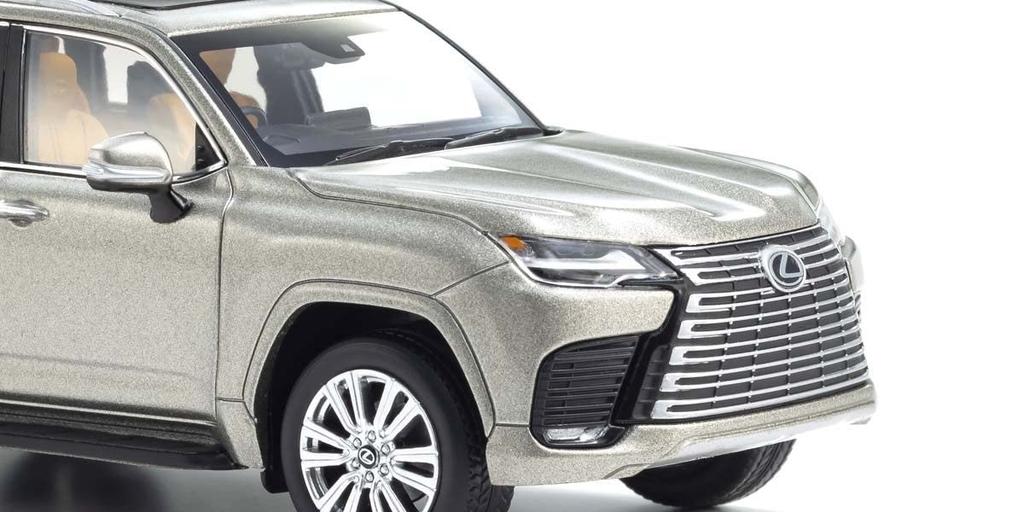 Kyosho Original 1/43 Scale Lexus LX 600 (Sonic Titanium) Finished Product