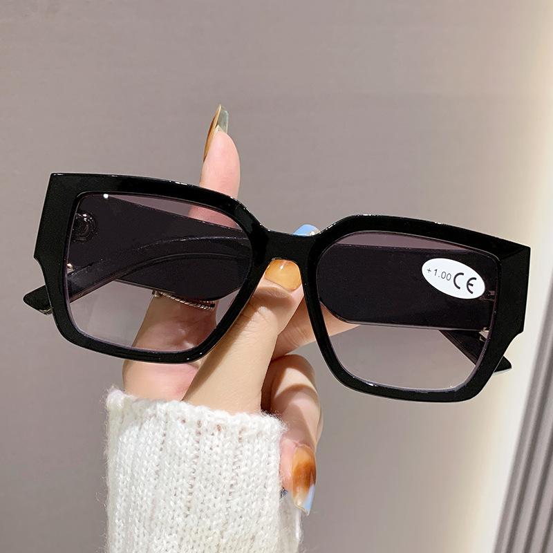 Trendy and Fashionable Reading Glasses with Anti Blue Light and Anti Fatigue Properties, Worn for A Long Time Without Fatigue
