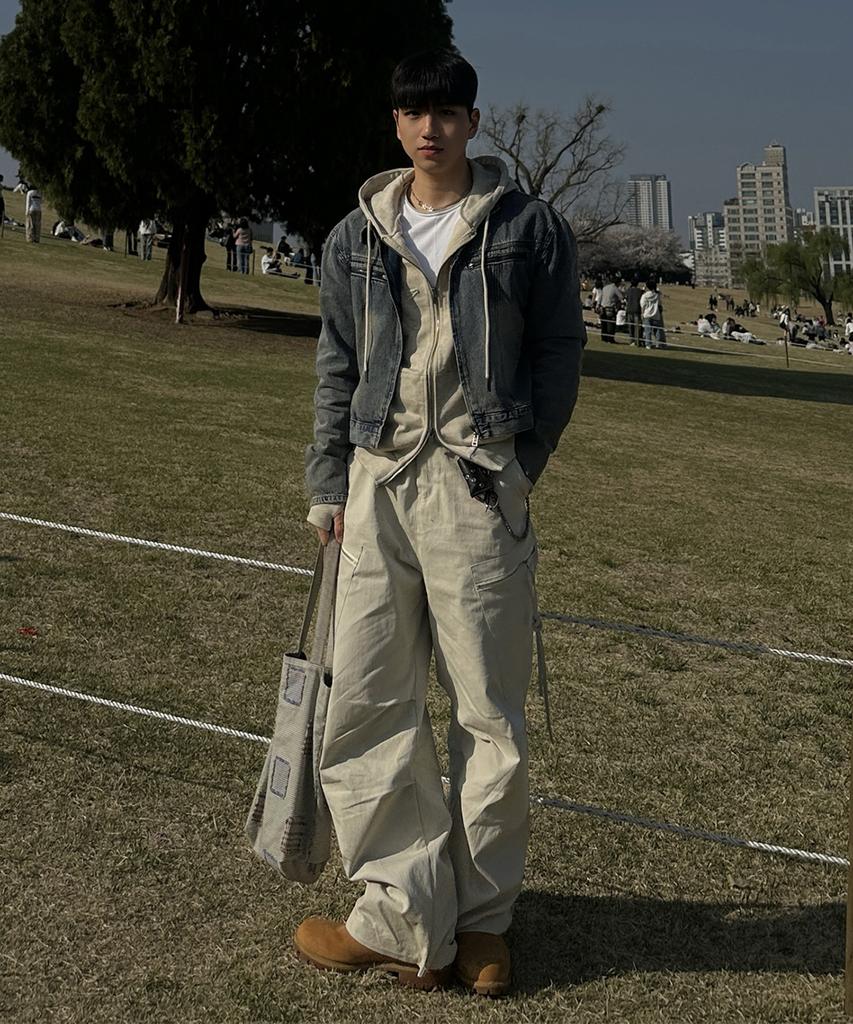 Someplace Man Sequin Star Patch Point Crack Two-Way Sweat Hooded Zip-Up Jacket [Cream]
