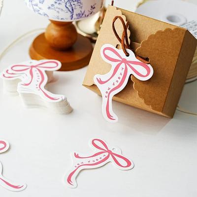 50 Adet INS Sevimli Pembe Fiyonklu Kağıt Asılı Etiket Hediye Paketleme Kutusu Çanta Dekoratif Aksesuarlar Düğün Hatıra Eşyası DIY Teşekkür Ederim Kolye