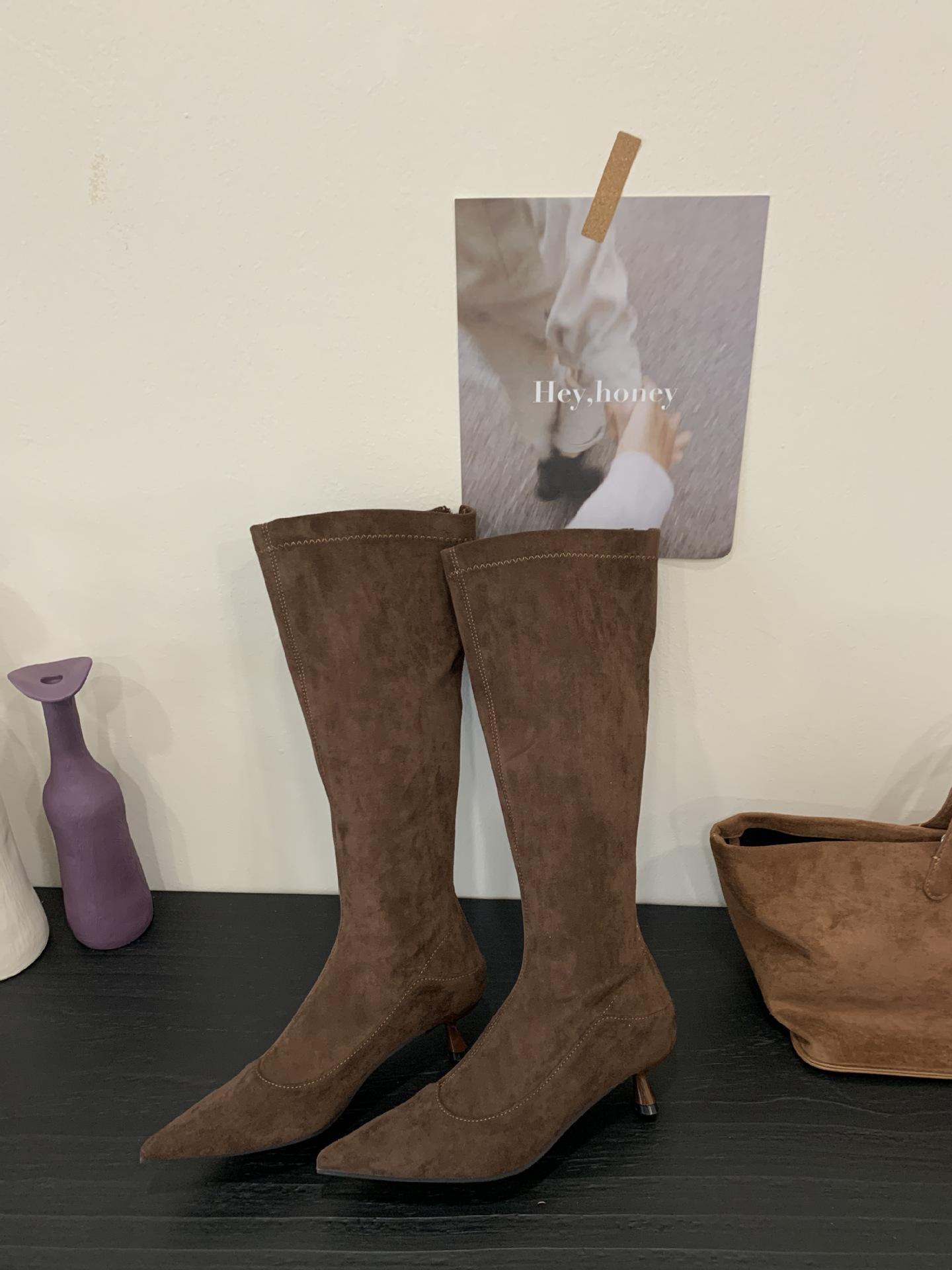 

2025 new autumn and winter new suede boots fashionable and simple thin heels medium heel temperament thin boots 39 темно-коричневого