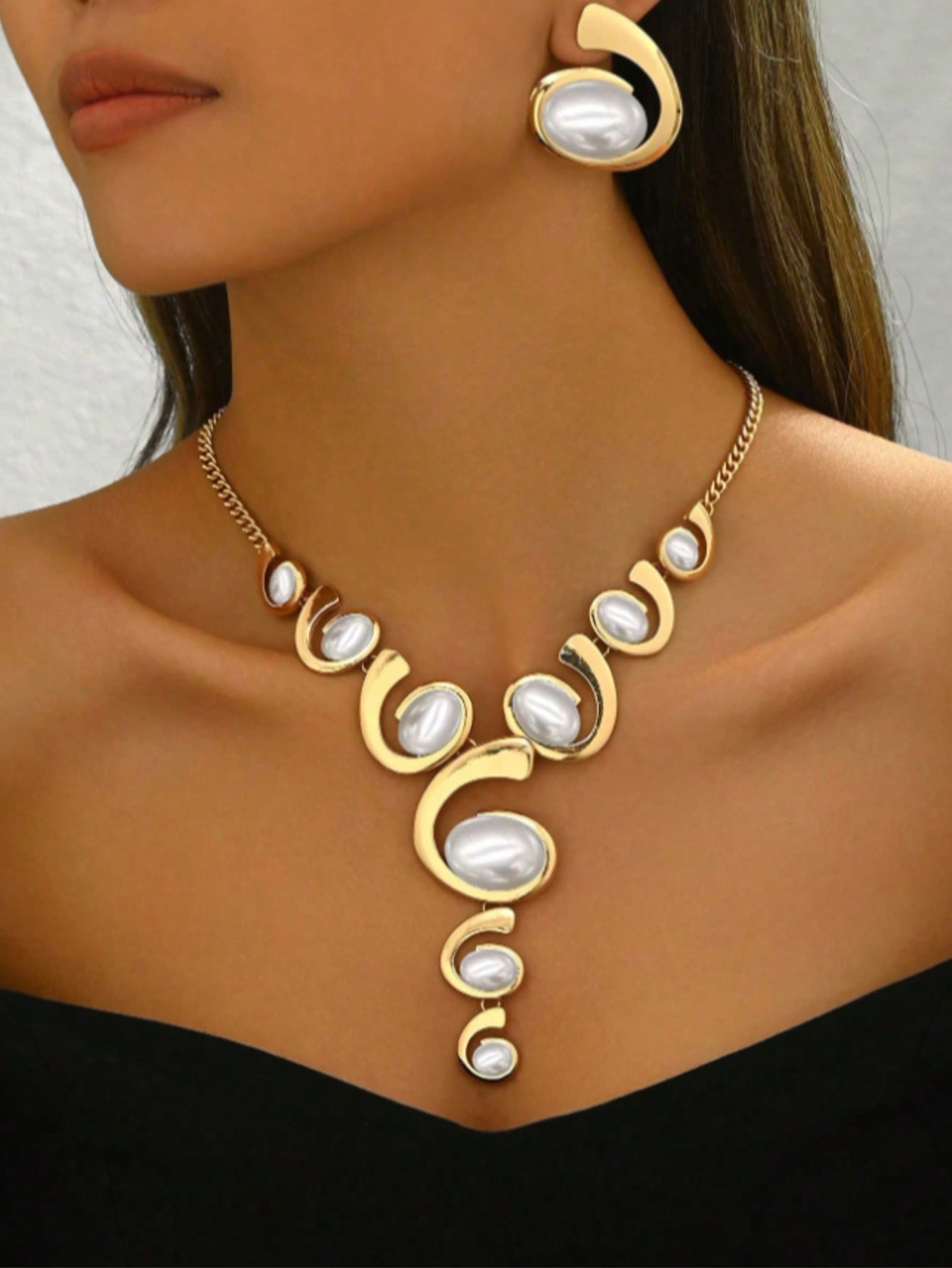 

Модные украшения для женщин золотой