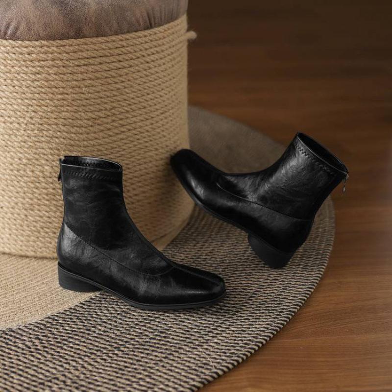 Korean version of square head rear zipper solid color medium boots women's medium heel large size women's boots autumn and winter leather rubber sole 