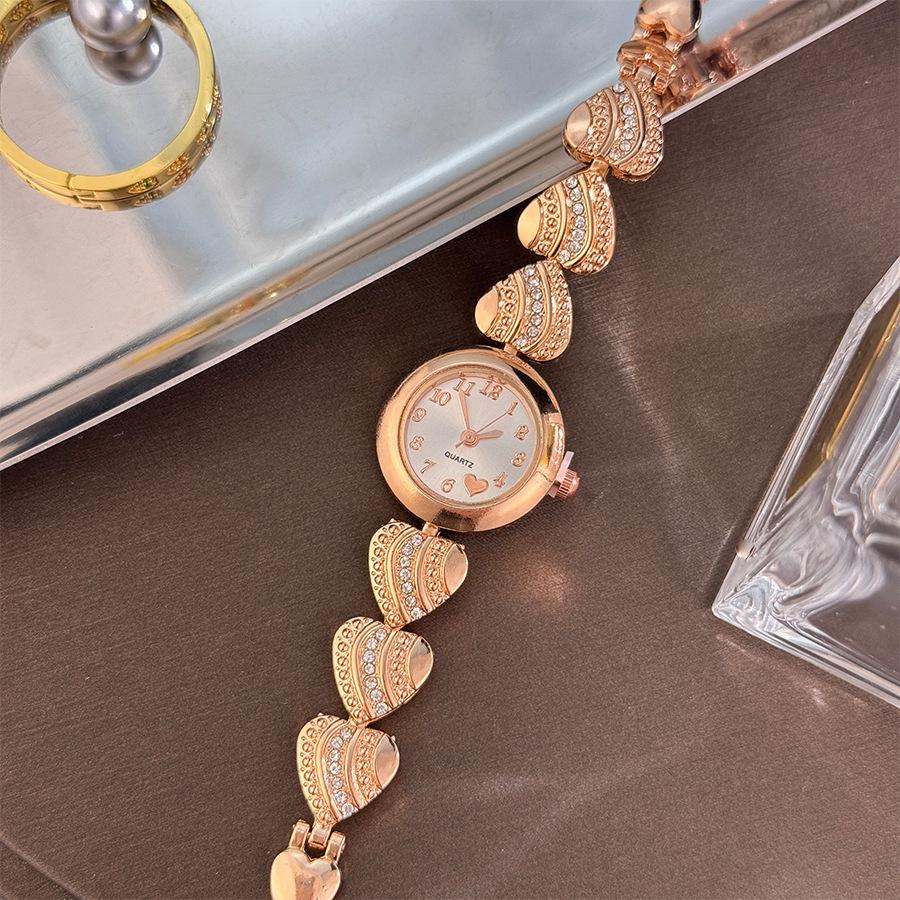 Women's Peach Heart Bracelet Watch Quartz Watch Women's Small Diamond-encrusted Watch Bracelet