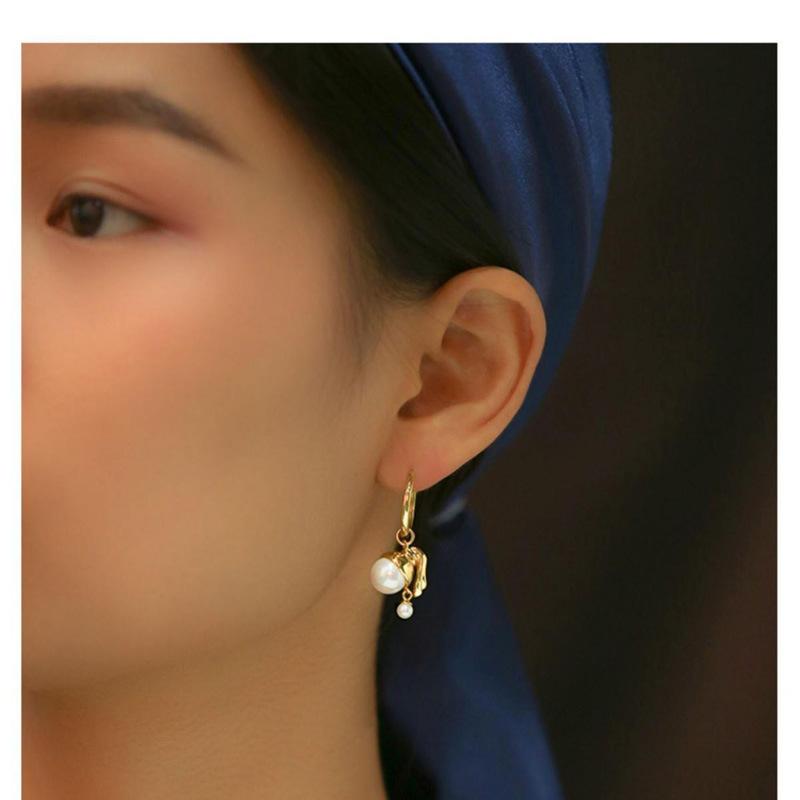Korean Version of The New Pearl Women's Stud Earrings High-end Ear Buckles Pearl Girl Earrings, Art Oil Painting Jewelry