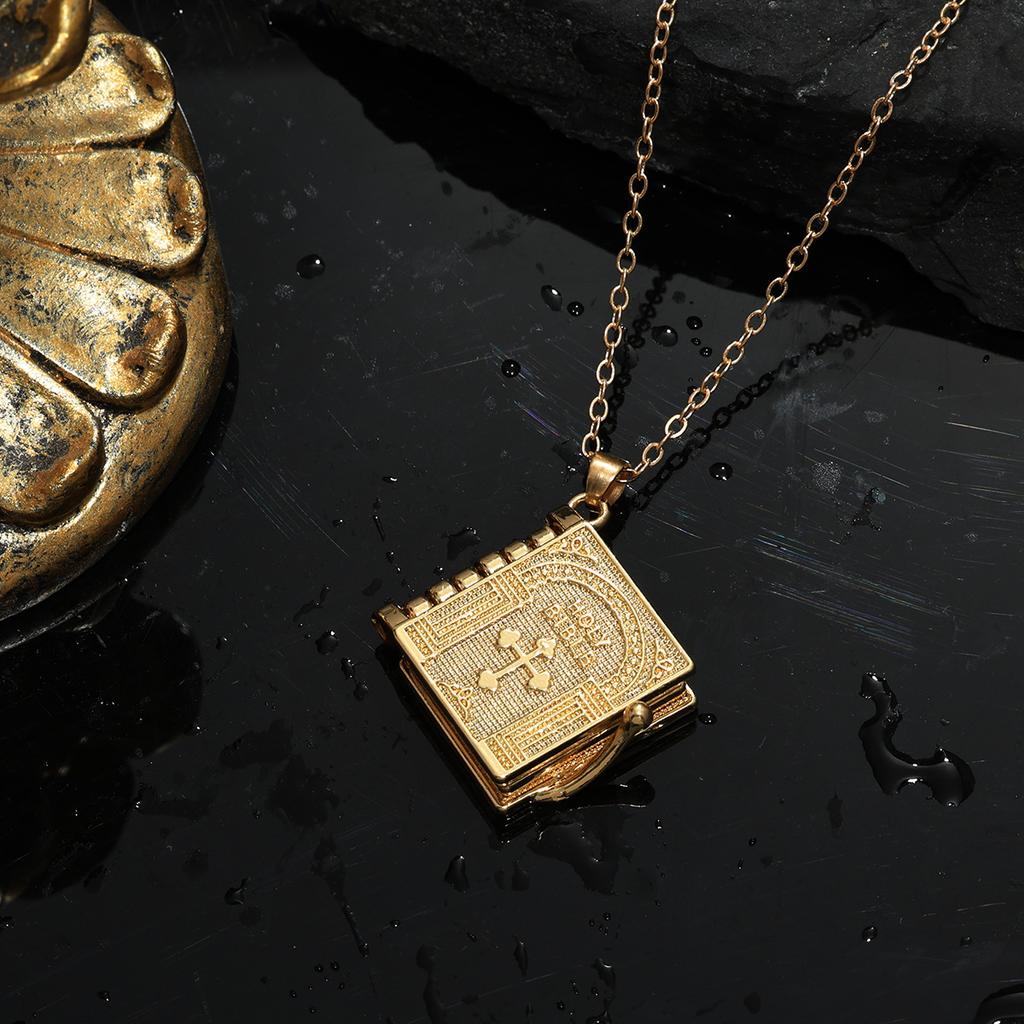 Vintage Creative Openable Bible Book Alloy Pendant Necklace Cross Religion Fashion Jewelry for Men And Women Personalized Gifts