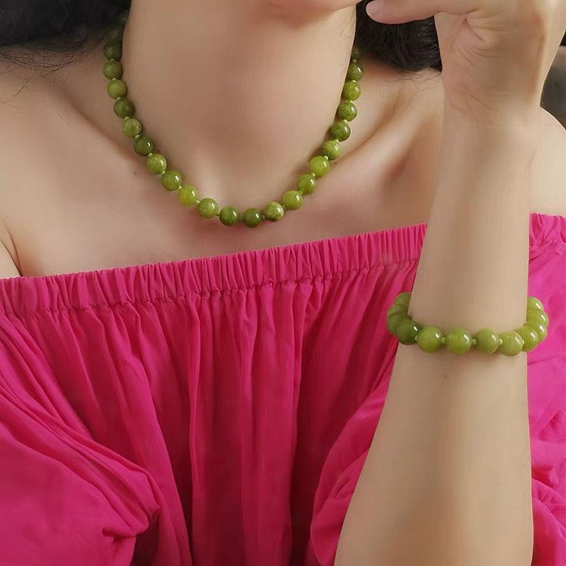 Green grape natural stone necklace, versatile and fashionable