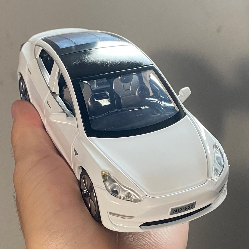 1:32 Model 3 New Energy Pure Electric Vehicle Alloy Metal Diecast Model Car High Simulation Classic Decoration Ornaments Present