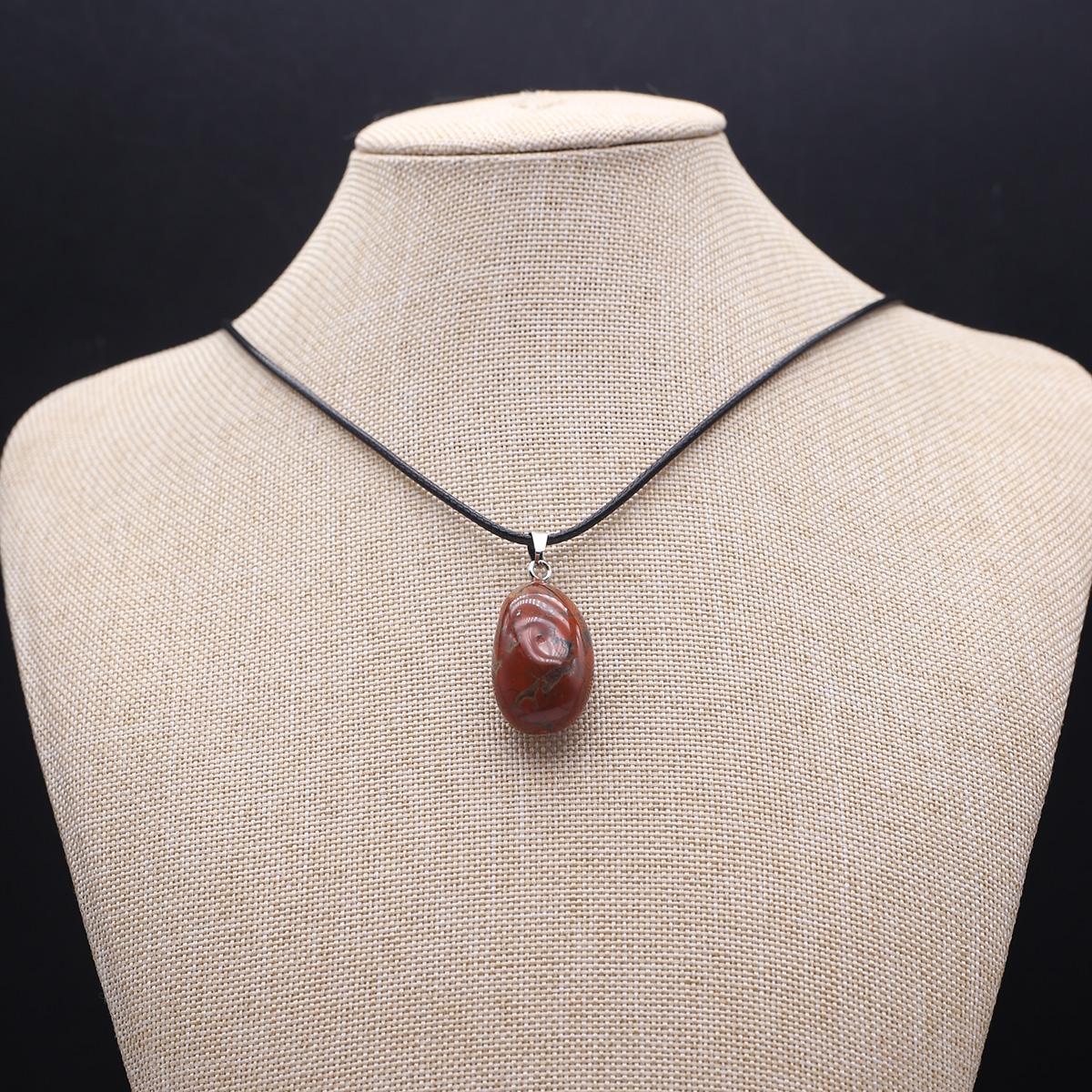 

1 шт. в партии ожерелье из натурального камня, кулон, нерегулярный кристалл, кварц, агат, лазурит, веревочная цепочка, ожерелья для женщин и мужчин, ювелирные изделия, подарки 15 × 25-20 × 30 мм 1Pcs/Redstone