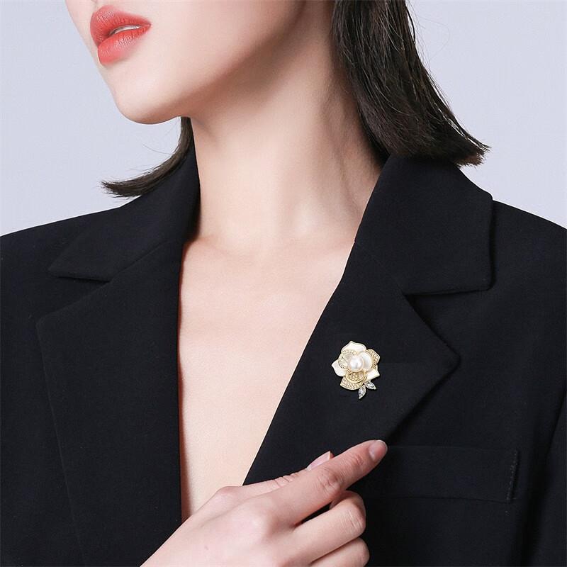 Qlady Camellia Brooch, Freshwater Pearl Corsage, Anti-Exposure Scarf Buckle