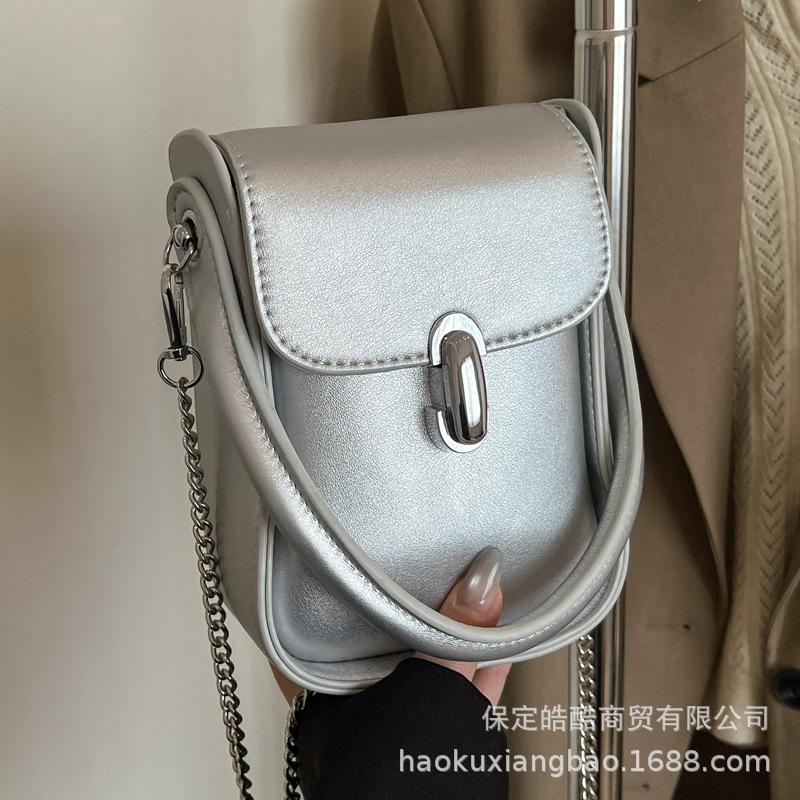 This year, the popular mini small bag women's 2025 spring and summer new handbag is fashionable and foreign, one shoulder messenger mobile phone bag.