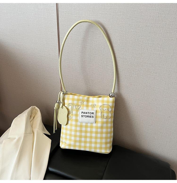 

2025 new shoulder bag women s spring and summer travel bag casual portable large capacity fashion women s bag wide shoulder strap жовтий