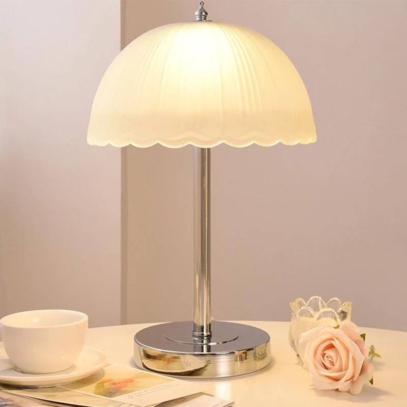 Warm Bedroom Night Light Creative Petal Mushroom Bedside Night Light Minimalist Desk Modern Glass High-End Table Lamps