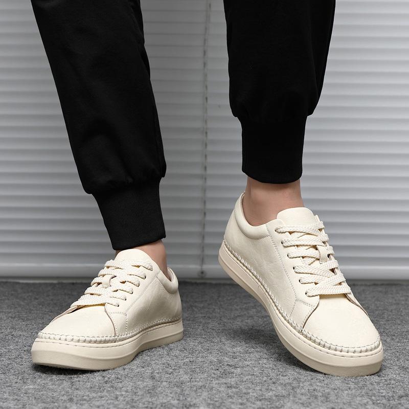Frühling Neue Schuhe für Herren Echtleder Freizeitschuhe Prägnante Weiße Skateboard-Schuhe Jugend Schnür-Sneaker