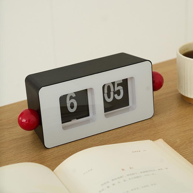 Nordic Style Retro Flip Clock: Automatic Page Turn, Ideal for Desk or Bedside in Living Room, Bedroom, or Study. Simple and Creative Design.
