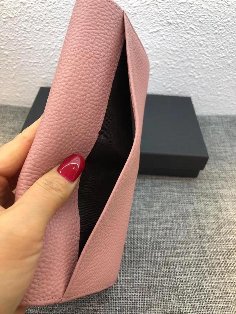 Elegant Ladies Genuine Leather Four-Leaf Clover Clutch Wallet - Fashionable Long Bi-Fold Design.