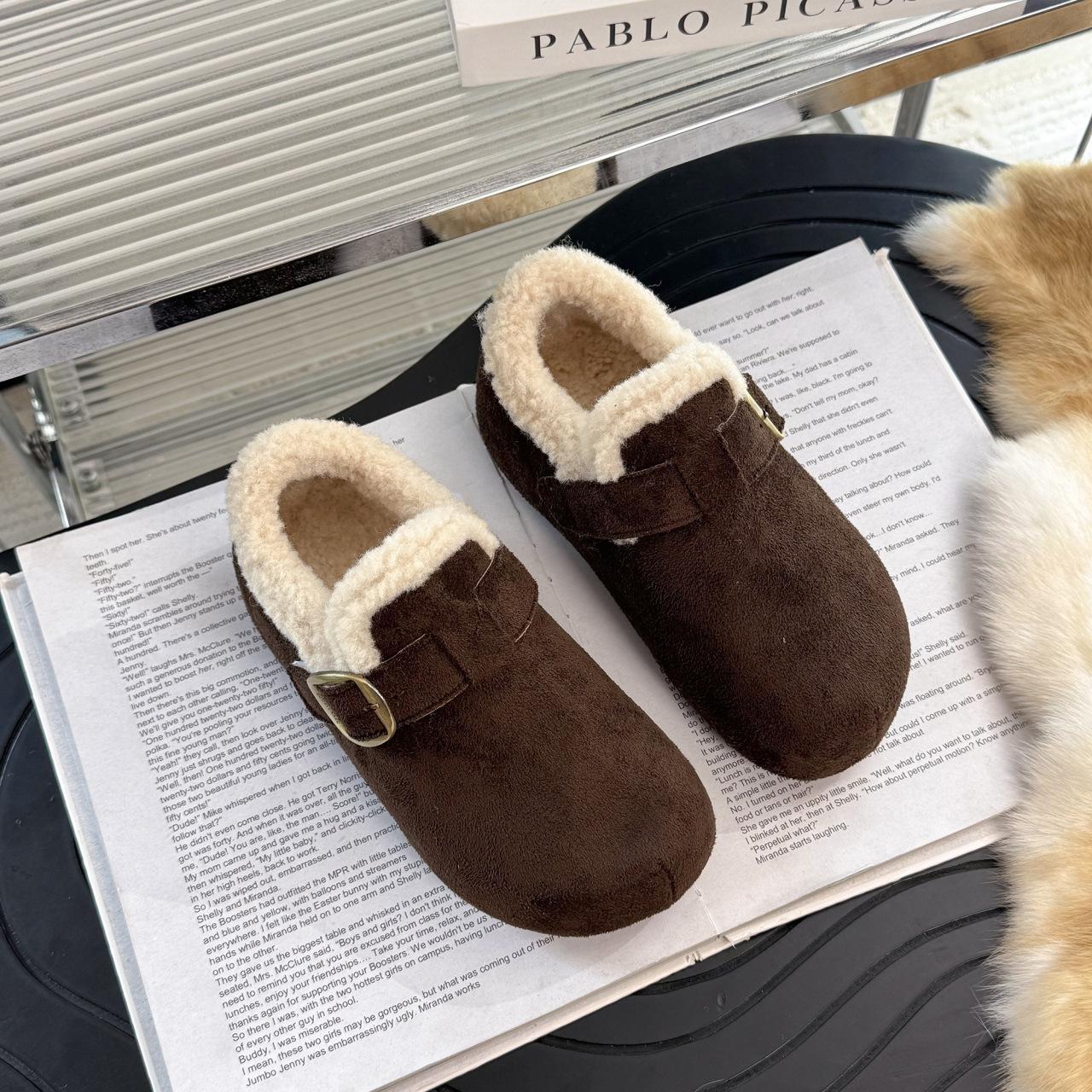 

Новая повседневная модная универсальная однопедальная модель Birkenstocks женская 2025 зима новая бархатная утолщенная теплая хлопковая обувь 40 кофейный