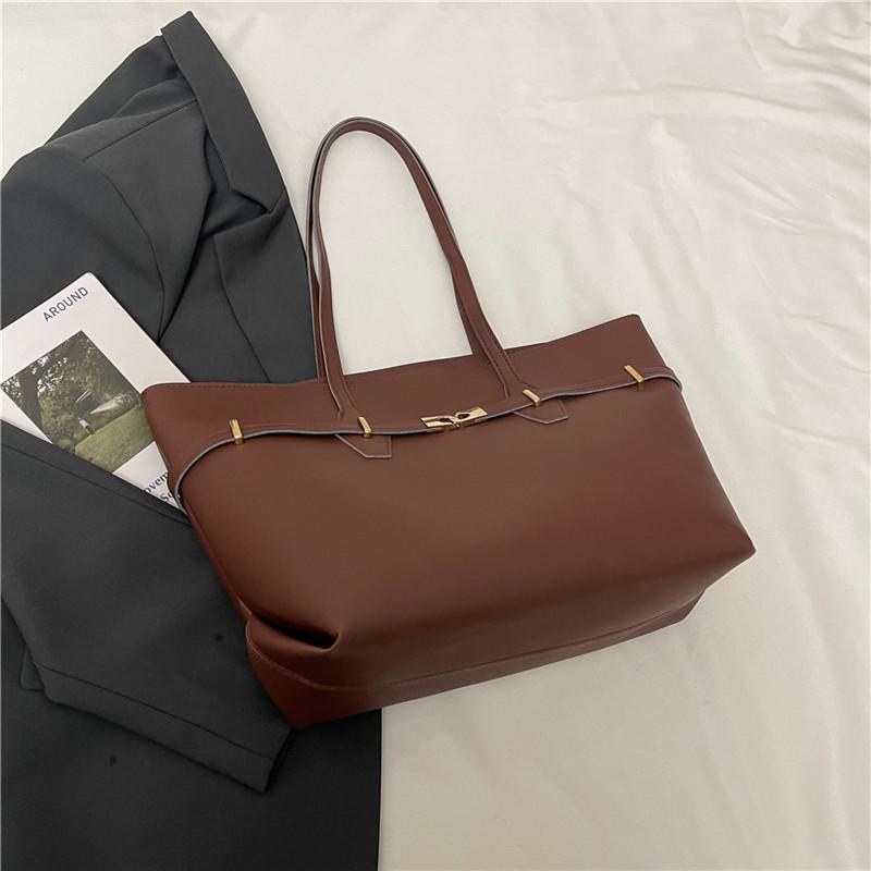 

Осень и зима новая мода одноплечная сумка-подмышка нишевая высокая вместимость портативная сумка-тоут для поездок на работу женская сумка кофейный