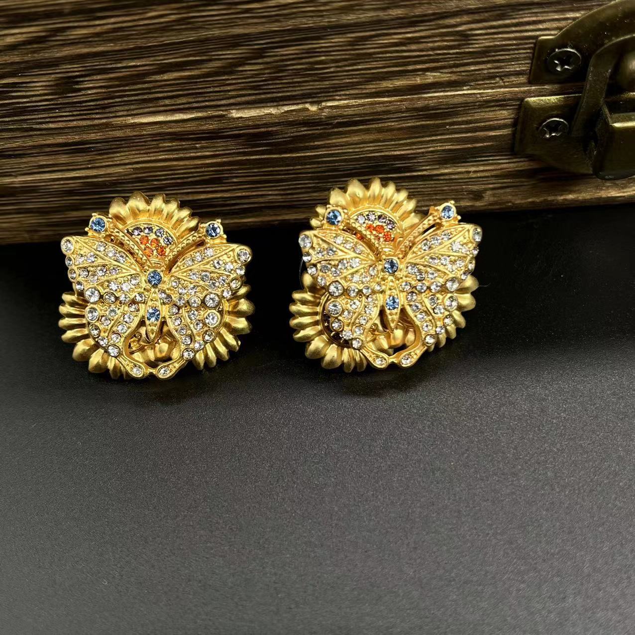 Винтажные Дворцовые Изысканные Тяжелая Промышленность Универсальные Модные Полностью Персонализированные Трехмерные Двухслойные Серьги-Бабочки