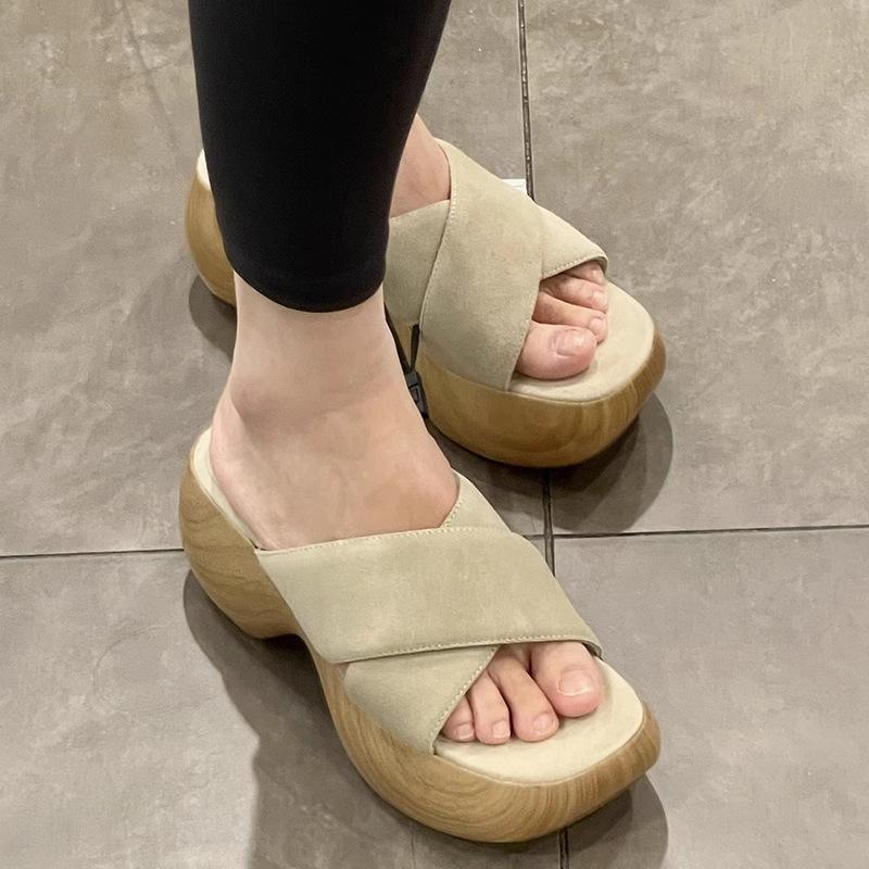 Fashion Fashion Casual Beach Flip Flops New Designer Platform Slippers for Women 2025 Summer Solid Color Beach Luxury Shoes Female