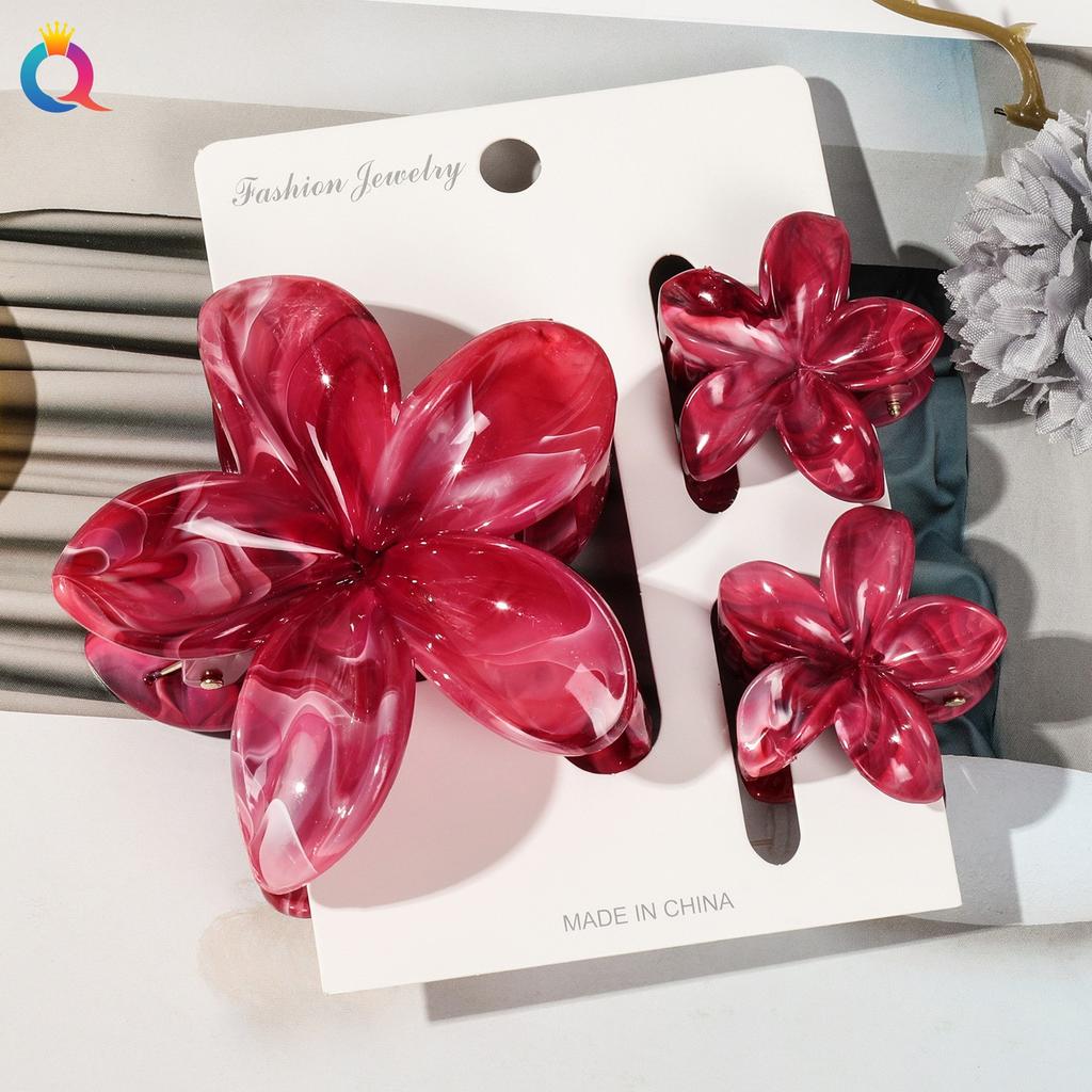 Set of Three Flower Shaped Hair Clips Large and Small Sizes Durable Plastic Material Stylish and Practical Hair Accessories for Everyday Use