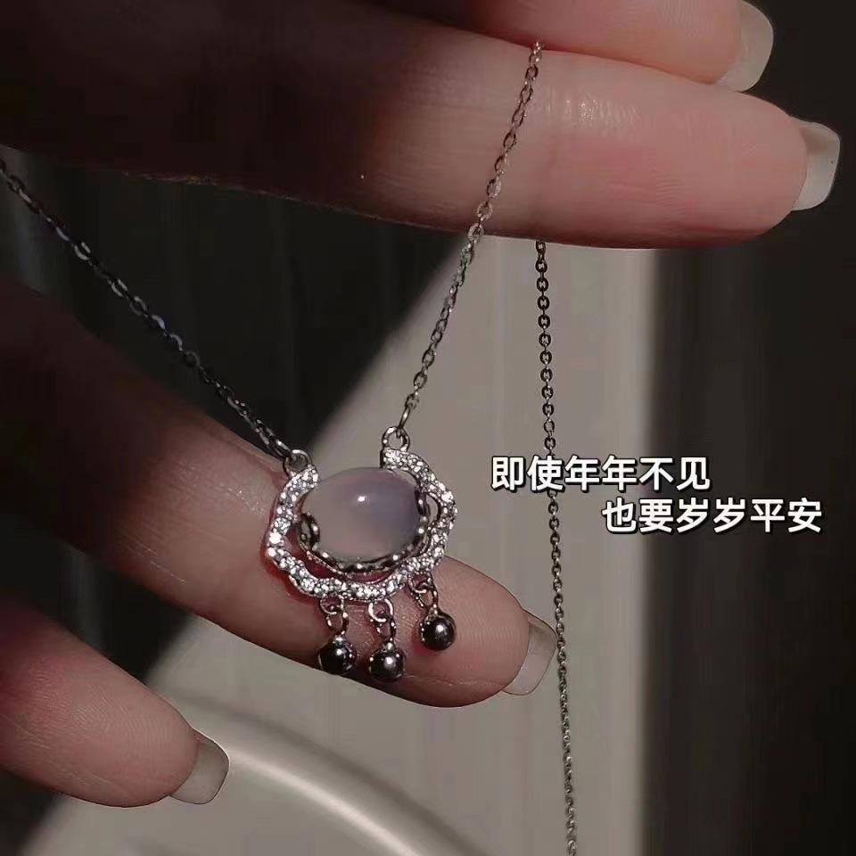 

Xiangyun Ruyi Pg An Lock Necklace Women High ene Light Luxu Veratile Temperament Clavicle Cha mall Fragrant Wd weet Neck Cha Tide