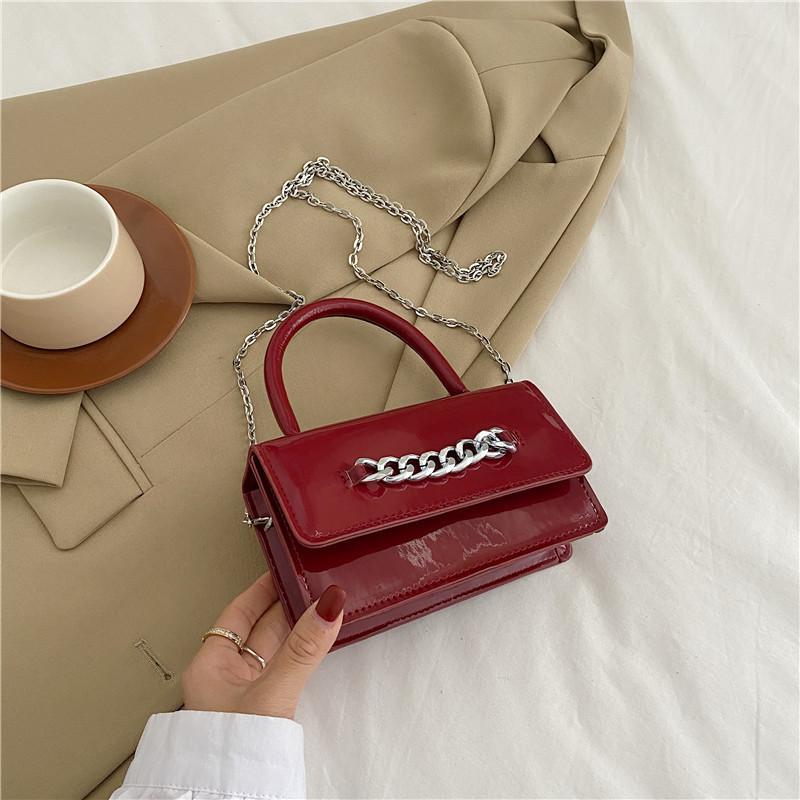 

Нова портативна невелика жіноча сумка 2024 року, нова модна модна сумка в іноземному стилі, сумка на одне плече, на ланцюжку, маленька квадратна сумка, модна крута бордовий